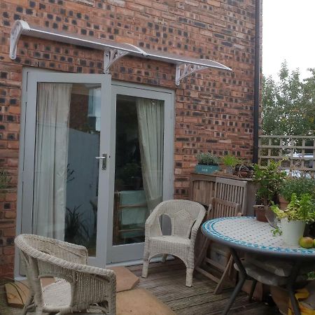 The Garden Room, Pets, Fridge Tv Chester Eksteriør billede
