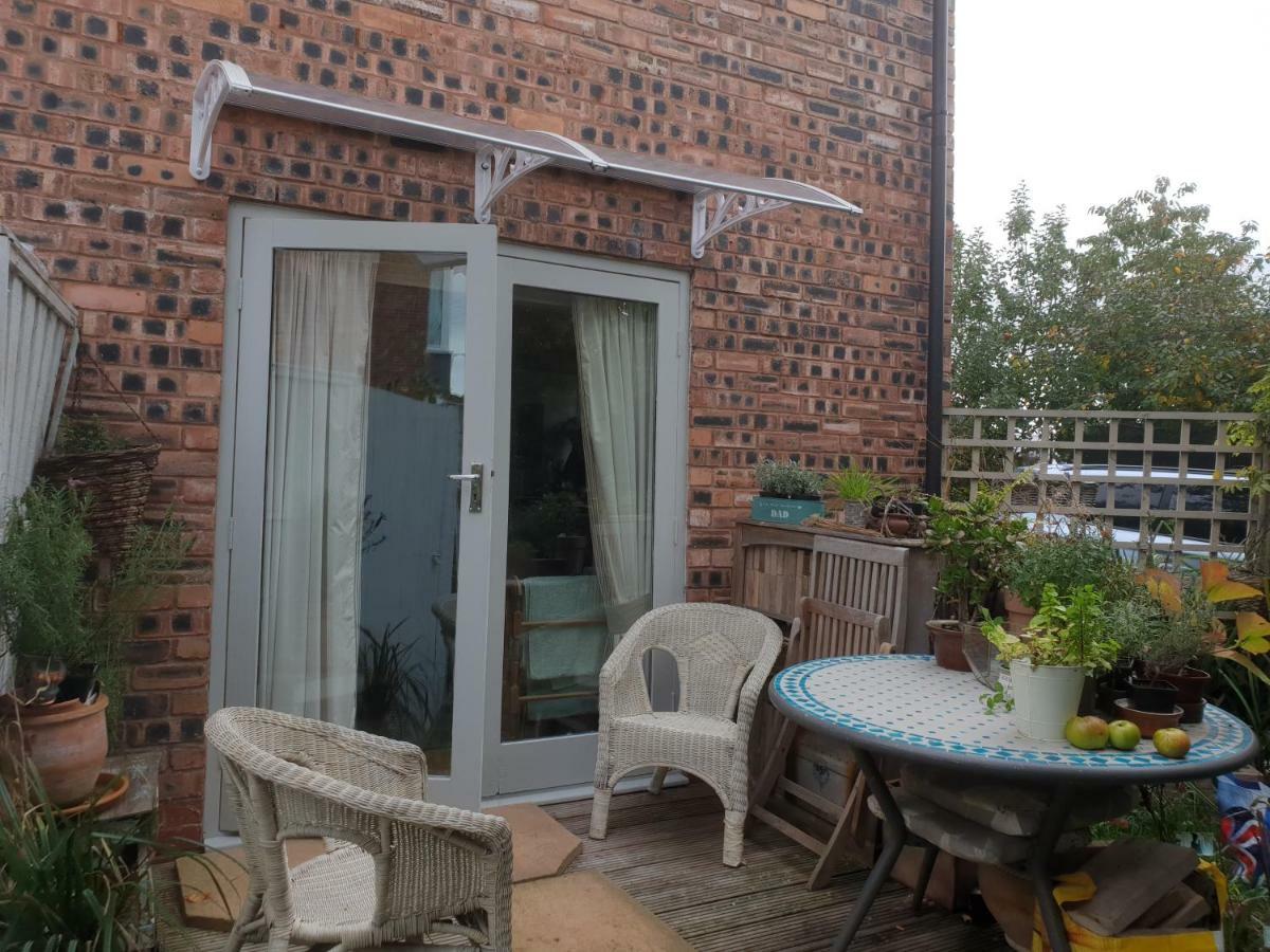 The Garden Room, Pets, Fridge Tv Chester Eksteriør billede